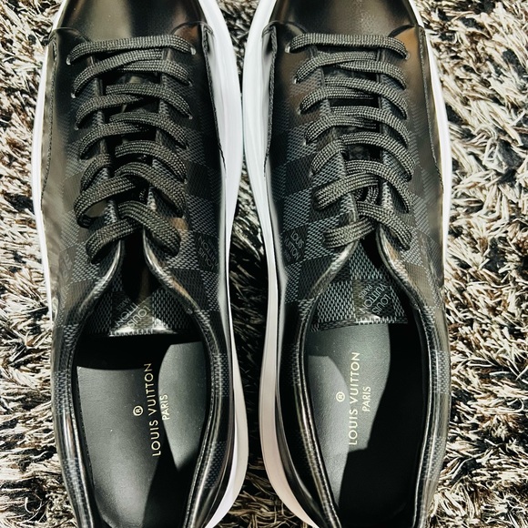 LV Men sneakers - Picture 2 of 7